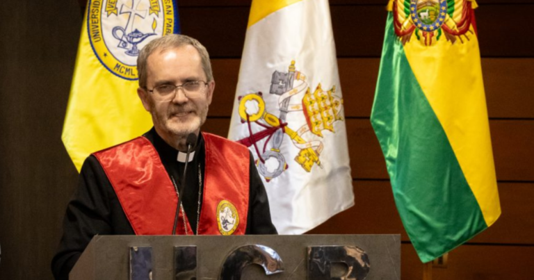 Mons. Bialasik asume como Gran Canciller de la UCB en Bolivia